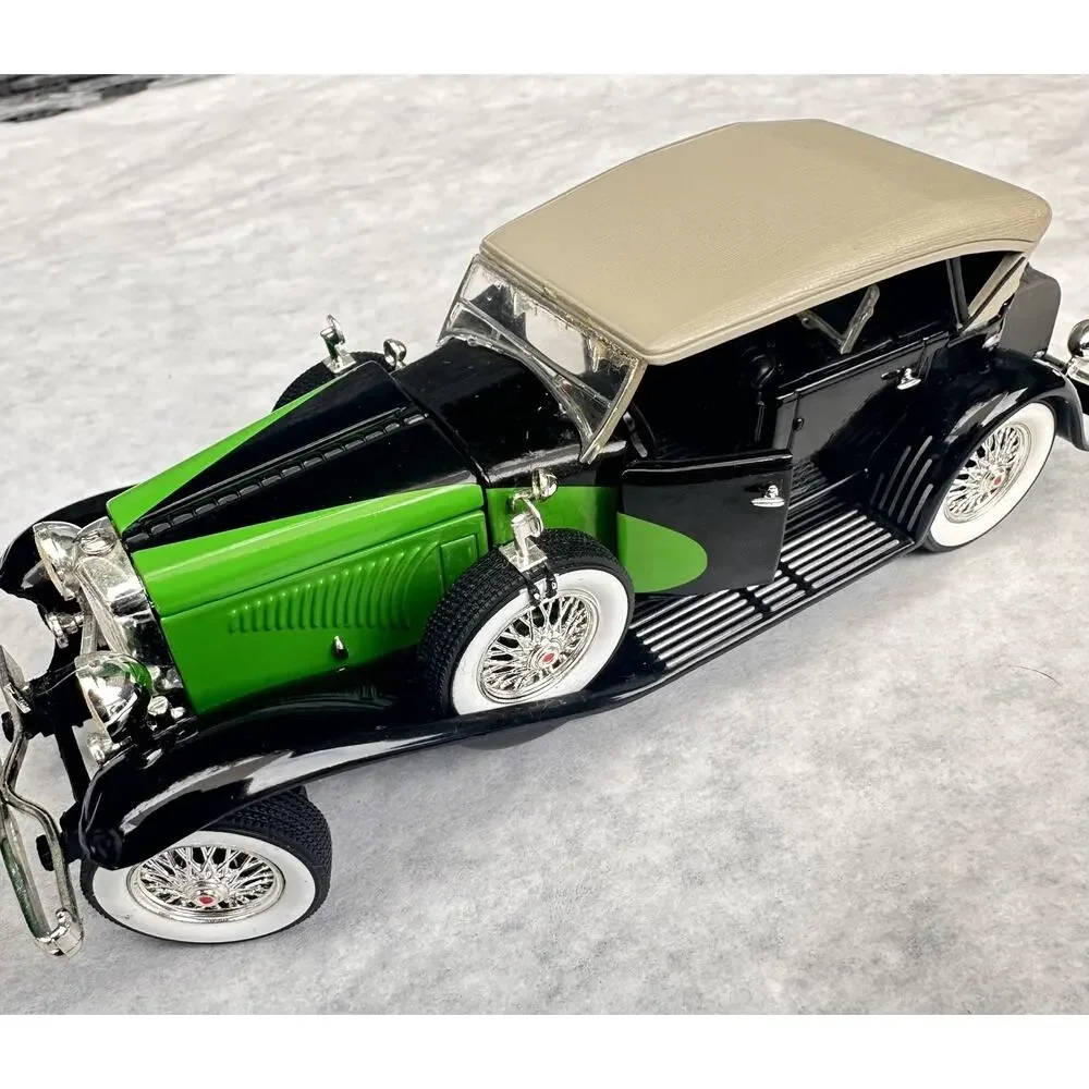 A53 1934 DUESENBERG MODEL J BLACK/GREEN 1/18 DIECAST SIGNATURE MODELS 18110